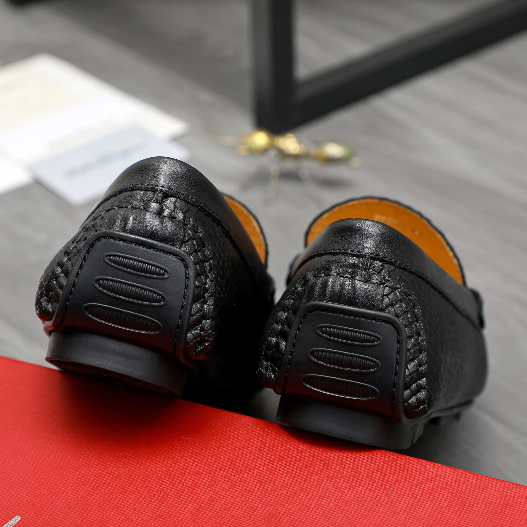 Men's shoes 💰p380 Product trademark: Ferragamo " Ferragamo ] Casual slip-on men's shoes Regular size: 38-45 Product material: Selected embossed cowhide upper, pigskin lining, rubber outsole